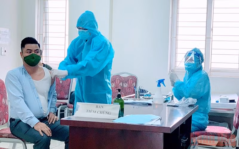 Tiêm vaccine ngừa Covid-19 mũi bổ sung cho lực lượng làm nhiệm vụ tại Bệnh viện Công an thành phố Hải Phòng.
