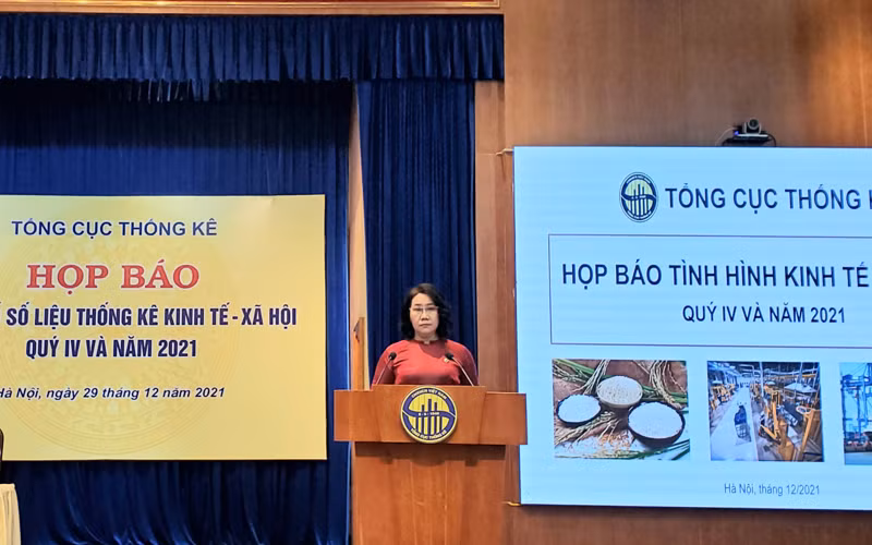 Tổng cục trưởng Tổng cục Thống kê Nguyễn Thị Hương phát biểu tại cuộc họp báo.