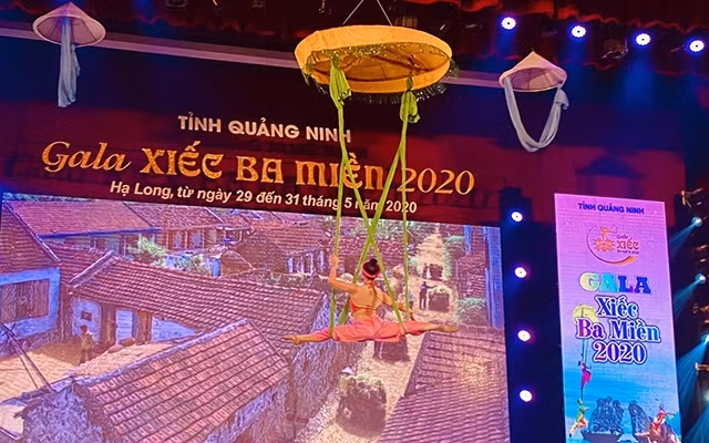 Tiết mục Đu quan họ từng đoạt Giải vàng Liên hoan Xiếc quốc tế tại Roma - Italy năm 2014.