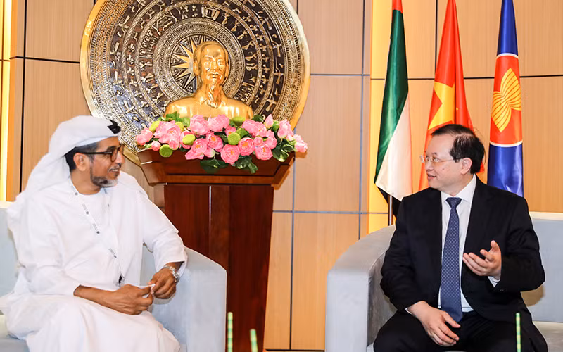 Thứ trưởng Văn hóa, Thể thao và Du lịch Tạ Quang Đông và ông Mohammed Saif Al Suwaidi, Tổng Giám đốc Quỹ Phát triển của Tiểu vương quốc Abu Dhabi (ADFD).