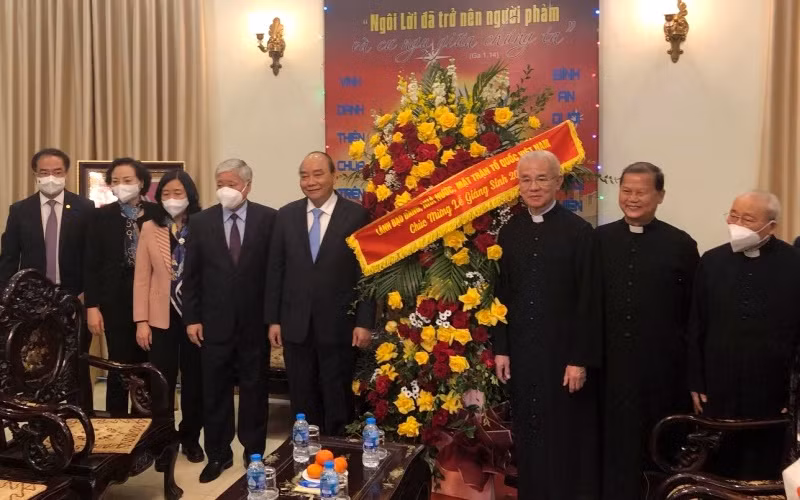 Chủ tịch nước Nguyễn Xuân Phúc chúc mừng Giáng sinh 2021 Tòa Tổng Giám mục Hà Nội và Ủy ban Đoàn kết Công giáo Việt Nam -0
