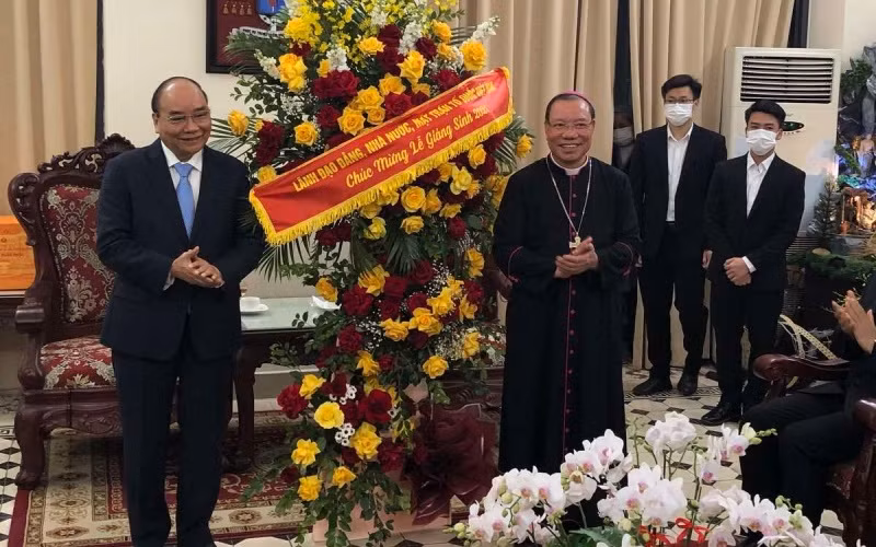 Chủ tịch nước Nguyễn Xuân Phúc chúc mừng Giáng sinh 2021 Tòa Tổng Giám mục Hà Nội và Ủy ban Đoàn kết Công giáo Việt Nam -0