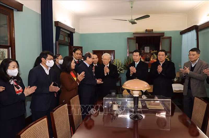 Tổng Bí thư Nguyễn Phú Trọng dâng hương tưởng niệm Chủ tịch Hồ Chí Minh -0