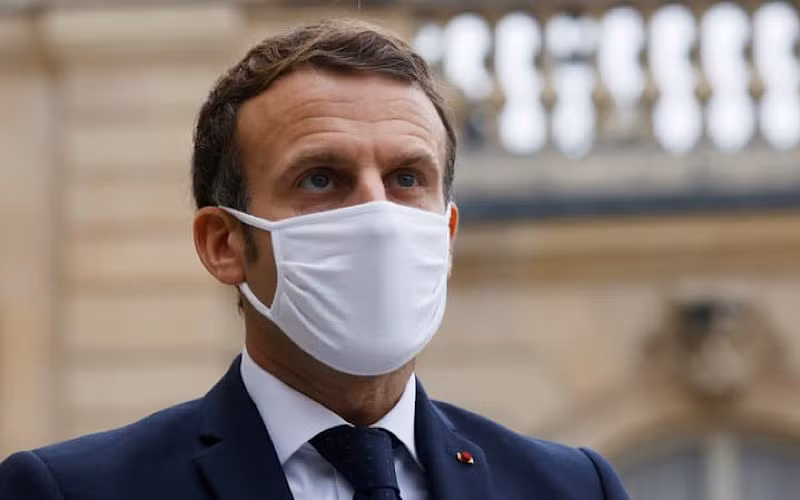 Tổng thống Pháp Emmanuel Macron cho rằng quan điểm của ông đã bị tuyên truyền sai và muốn "mọi việc lắng dịu." Ảnh: BFMTV.