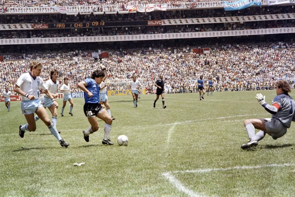Cuộc đời và sự nghiệp của huyền thoại Maradona qua ảnh -0