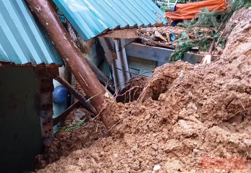 Mưa lớn gây sạt lở và ngập úng nặng ở Lào Cai -2