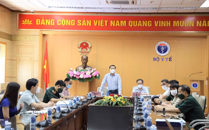 Thứ trưởng Trần Văn Thuấn phát biểu tại cuộc họp.