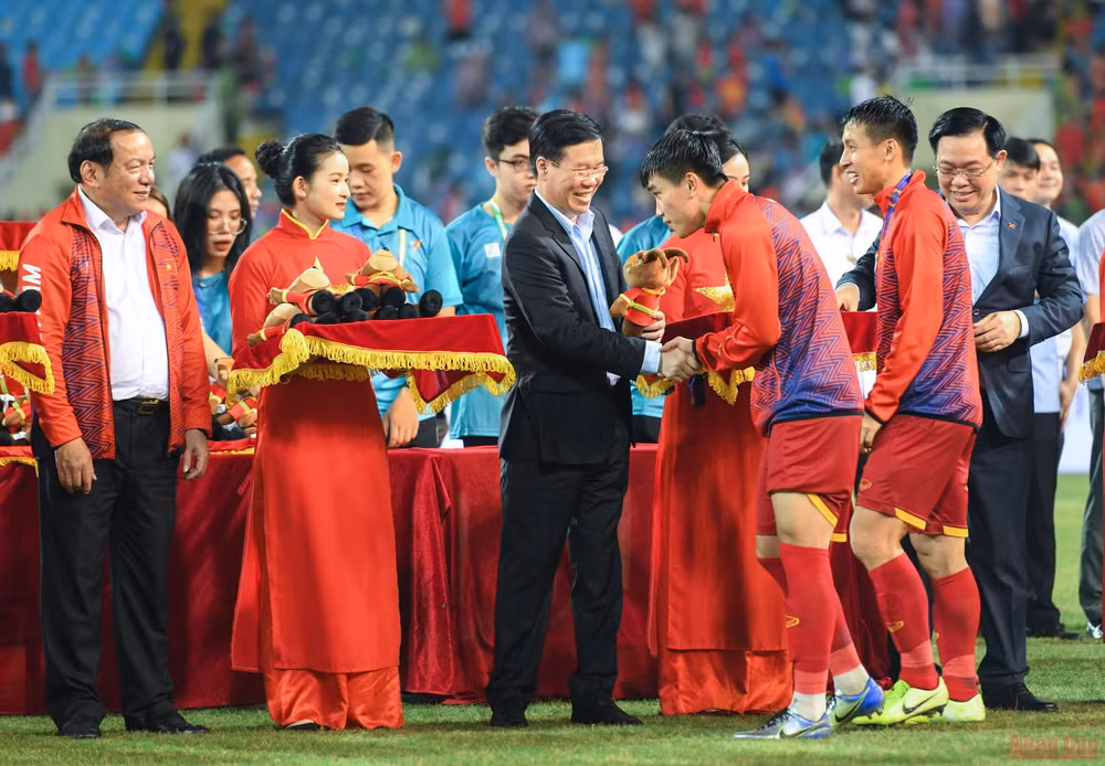 Khoảnh khắc tuyệt vời tại lễ trao Huy chương Vàng bóng đá nam SEA Games 31 -0