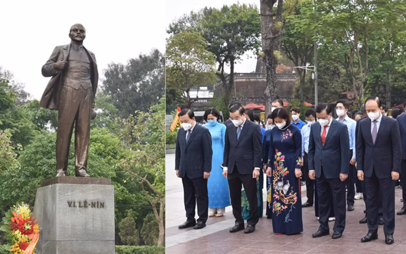Các đồng chí lãnh đạo thành phố Hà Nội dâng hoa tại Tượng đài V.I.Lenin. (Ảnh: Duy Linh)
