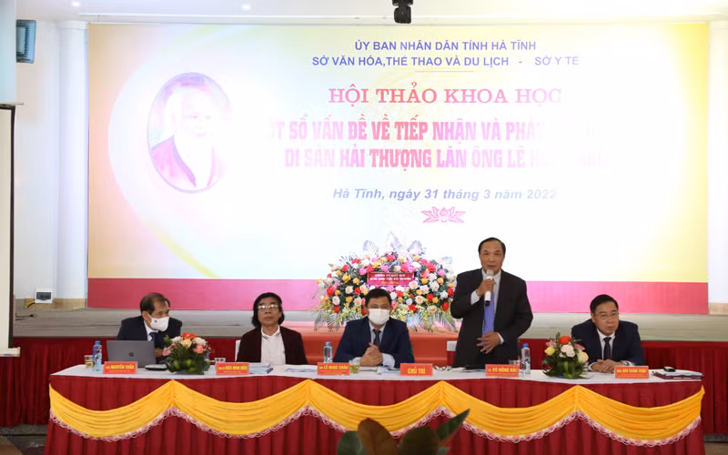 Gần 200 đại biểu, các nhà khoa học, các thầy thuốc trên toàn quốc tham dự hội thảo. 