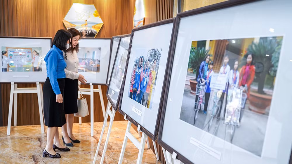 Trưng bày những hình ảnh đáng nhớ về hành trình 17 năm ActionAid Việt Nam (AAV) đồng hành cùng người dân và Thành phố Hải Phòng.