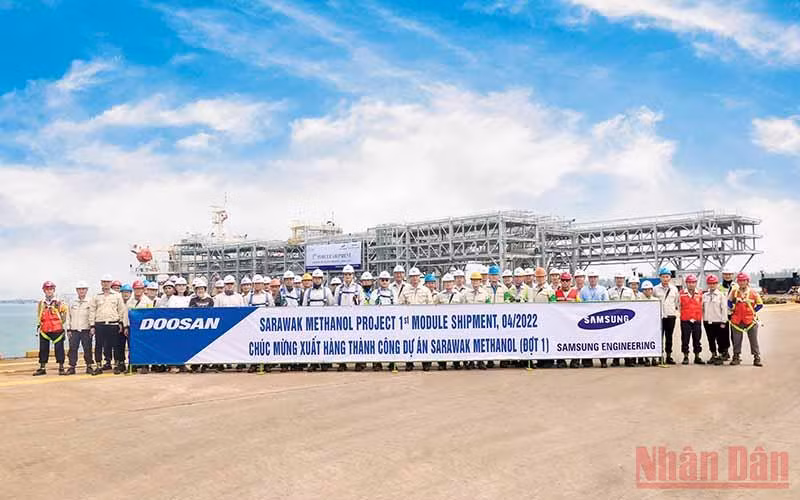 Lễ xuất xưởng 9 mô-đun đầu tiên của dự án Sarawak Methanol tại cảng chuyên dụng của Doosan Vina.