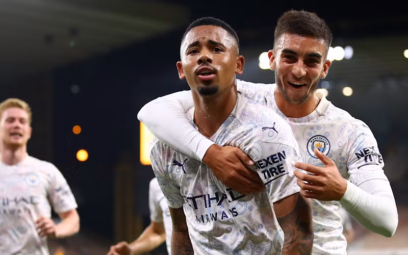 Jesus (giữa) ấn định chiến thắng 3-1 cho Man City.