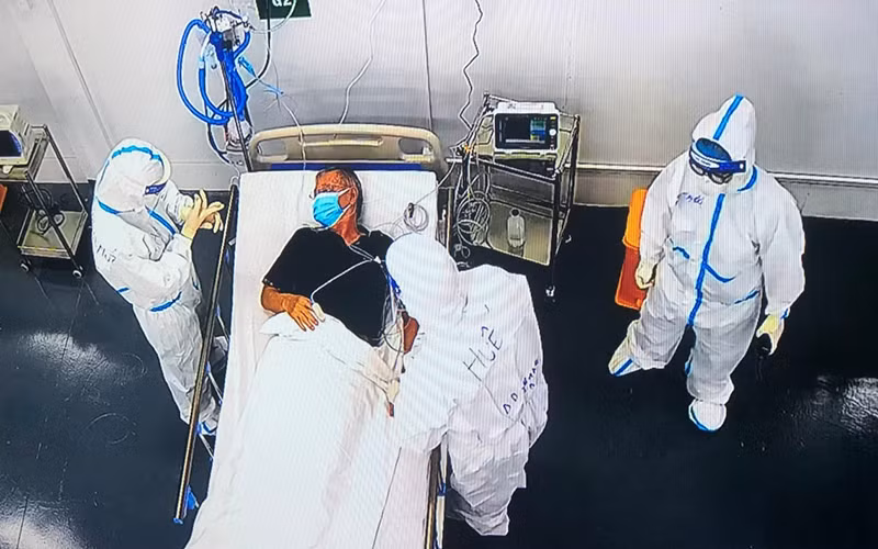 Đưa robot vào điều trị bệnh nhân Covid-19 nặng
