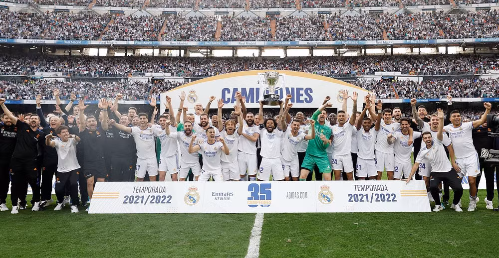 Cận cảnh “biển người” chào đón đương kim vô địch Real Madrid -0