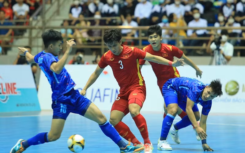 Đội tuyển futsal nam Việt Nam (áo đỏ) giành Huy chương Đồng SEA Games 31. (Ảnh: VFF)