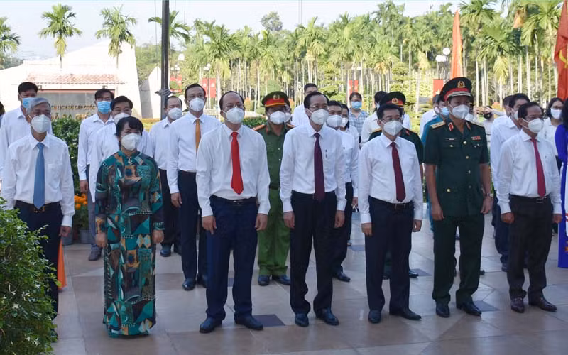 Lãnh đạo TP Hồ Chí Minh dâng hương tại Di tích Lịch sử quốc gia Ngã Ba Giồng -0