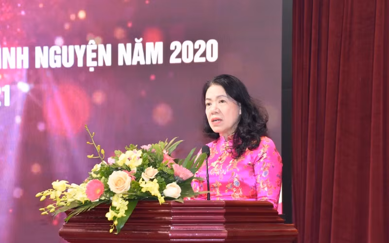 Chủ tịch Hội Chữ thập đỏ Việt Nam Nguyễn Thị Xuân Thu phát biểu ý kiến tại Hội nghị.