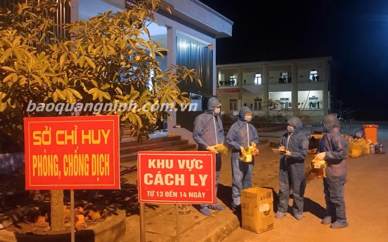 Lực lượng quân đội, y tế sẵn sàng tại khu cách ly Trung tâm GDTX thị xã Đông Triều - Quảng Ninh.