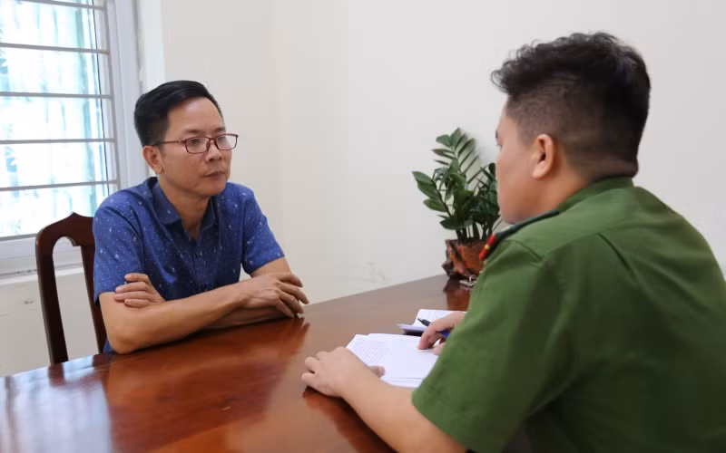 Đối tượng Nguyễn Mạnh Toàn tại cơ quan công an.