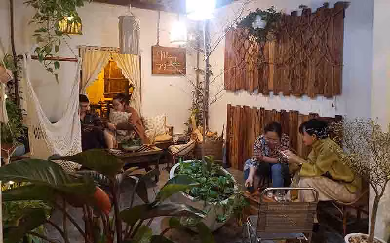 Người dân Đà Nẵng nhẹ nhàng đón năm mới -0