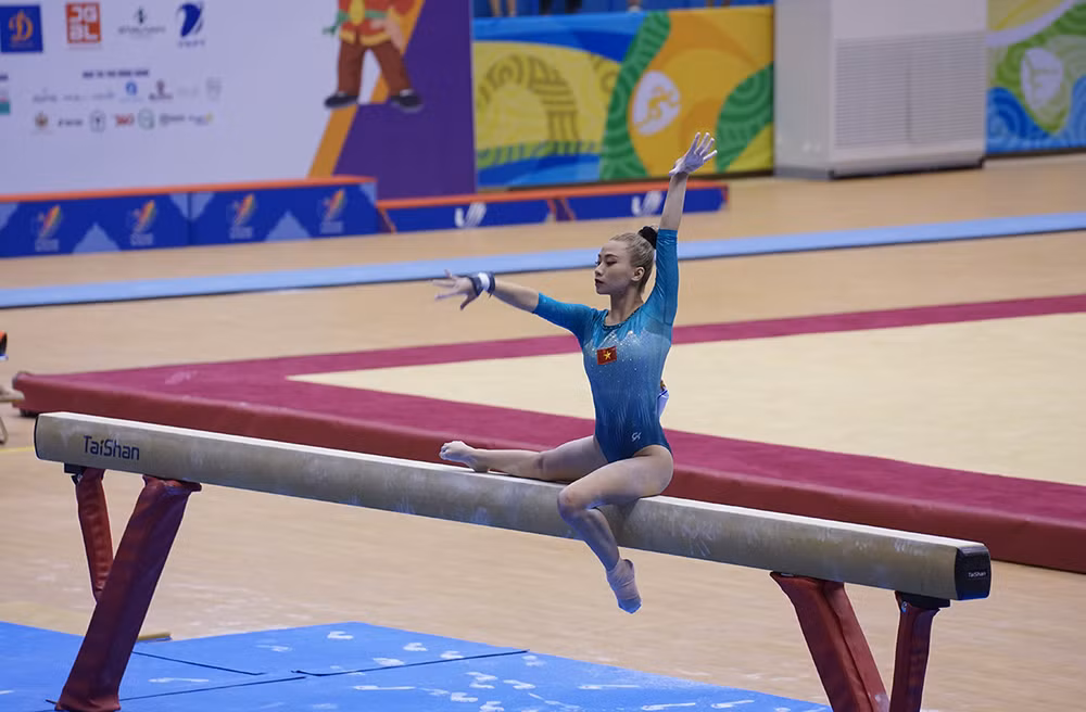 Phần thi đồng đội của Đội tuyển Thể dục dụng cụ nữ Việt Nam tại SEA Games 31 -2