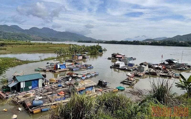 Người dân làng chài chủ động cuộc sống khi Nhà máy thủy điện xả lũ -0