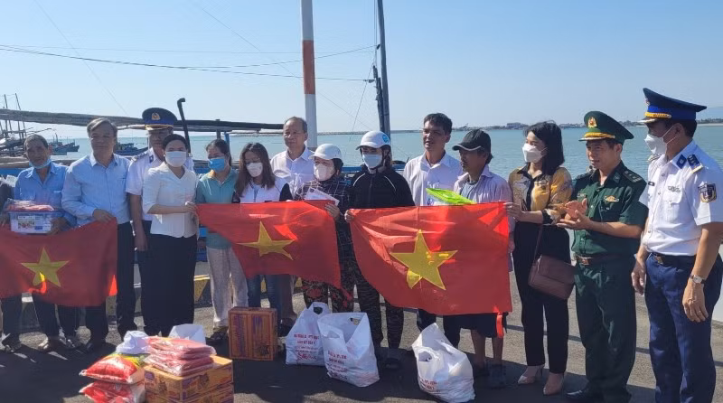 Hải đoàn 32, Bộ Tư lệnh Vùng Cảnh sát biển 3 đồng hành với ngư dân