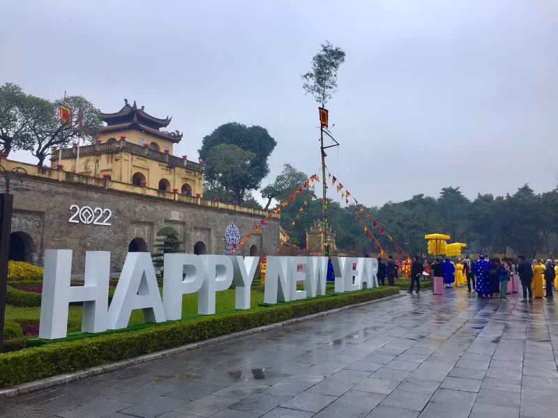 Nghi lễ dựng cây nêu ở Hoàng thành.