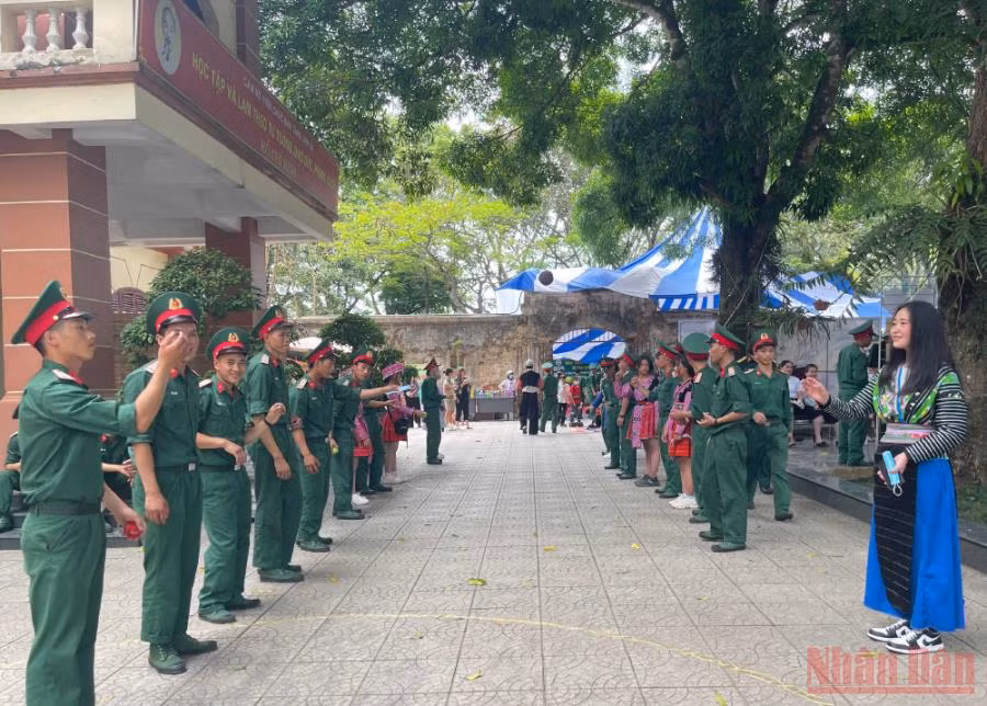 Sơn La tổ chức trải nghiệm văn hoá đồng bào dân tộc H’Mông -0