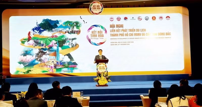 Phó Thủ tướng Chính phủ Vũ Đức Đam phát biểu chỉ đạo tại hội nghị.