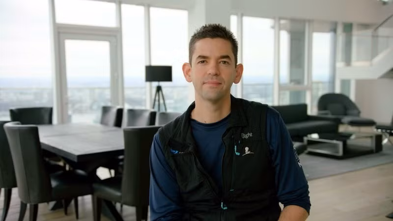 Tỷ phú Jared Isaacman, người mua toàn bộ một chuyến bay của SpaceX và có kế hoạch đưa ba người cùng anh đi vòng quanh địa cầu trong năm nay để quyên góp hơn 200 triệu USD cho Bệnh viện Nghiên cứu Trẻ em St. Jude. Ảnh: St. Jude qua AP.