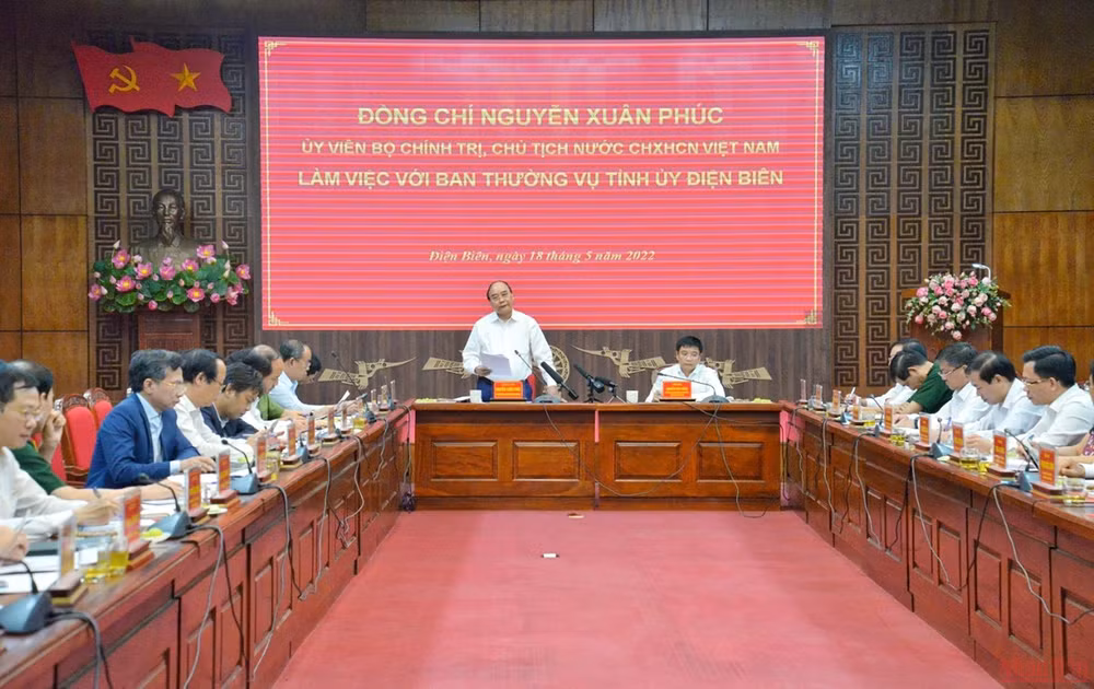 Chủ tịch nước Nguyễn Xuân Phúc phát biểu chỉ đạo tại buổi làm việc với Ban Thường vụ Tỉnh ủy Điện Biên. (Ảnh: LÊ LAN)