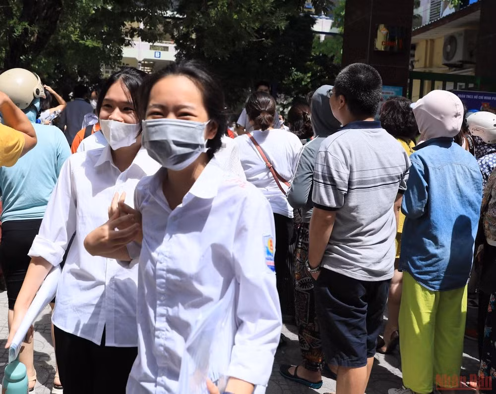 Thí sinh tại Kỳ thi vào lớp 10 thành phố Hà Nội năm học 2022-2023. Ảnh: THÀNH ĐẠT