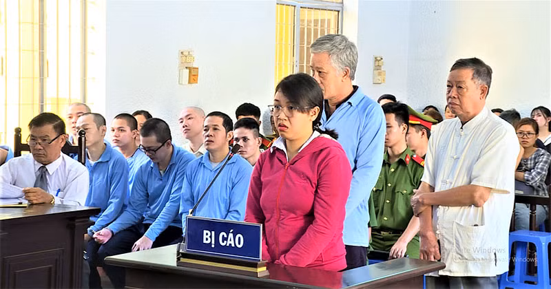 Các bị cáo tại phiên tòa.