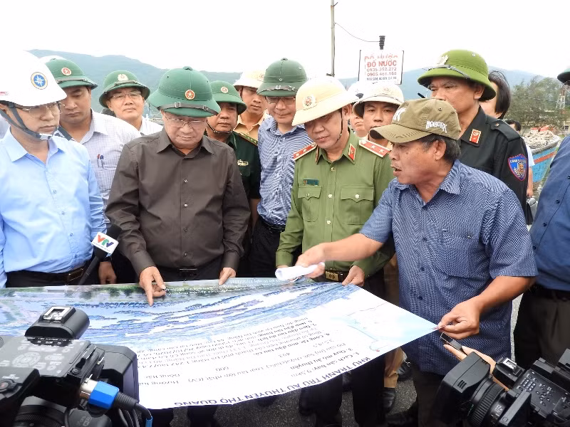 Phó Thủ tướng Trịnh Đình Dũng chủ trì họp khẩn ứng phó bão số 9 -0