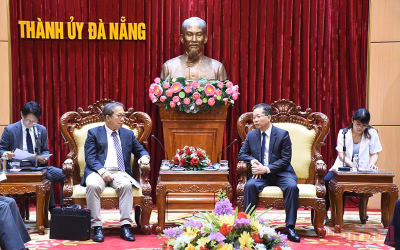 Bí thư Thành ủy Đà Nẵng Nguyễn Văn Quảng tiếp Đại sứ Nhật Bản tại Việt Nam Yamada Takio, chiều 24/6.