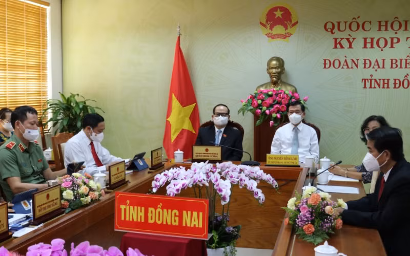 Các đại biểu Quốc hội và lãnh đạo tỉnh Đồng Nai dự họp trực tuyến kỳ họp thứ 2, Quốc hội khóa XV tại điểm cầu Đồng Nai.