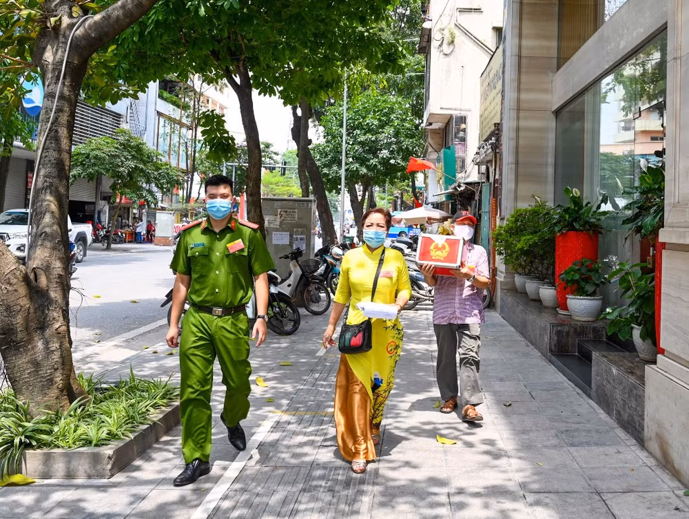 Hòm phiếu lưu động phục vụ cử tri ngày bầu cử
