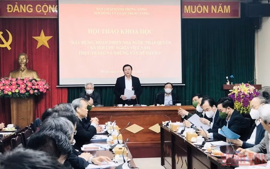 Đồng chí Nguyễn Xuân Thắng phát biểu chỉ đạo Hội thảo.