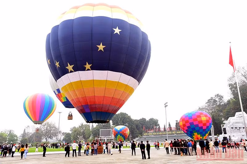 Khai mạc Lễ hội Khinh khí cầu quốc tế lần thứ I năm 2022 tại Tuyên Quang -0