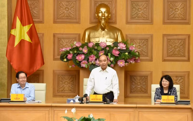 Thủ tướng Nguyễn Xuân Phúc phát biểu ý kiến kết luận phiên họp.