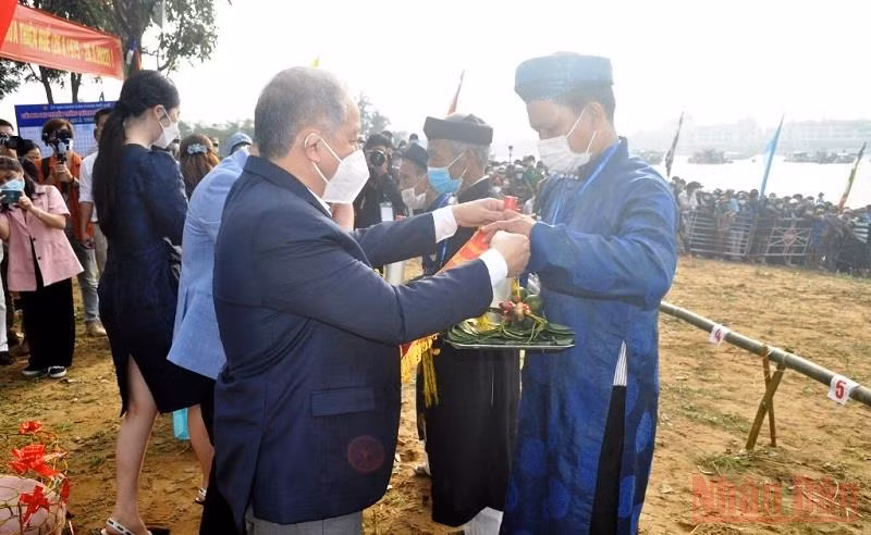 Sôi động Giải đua ghe truyền thống TP Huế lần thứ nhất -0