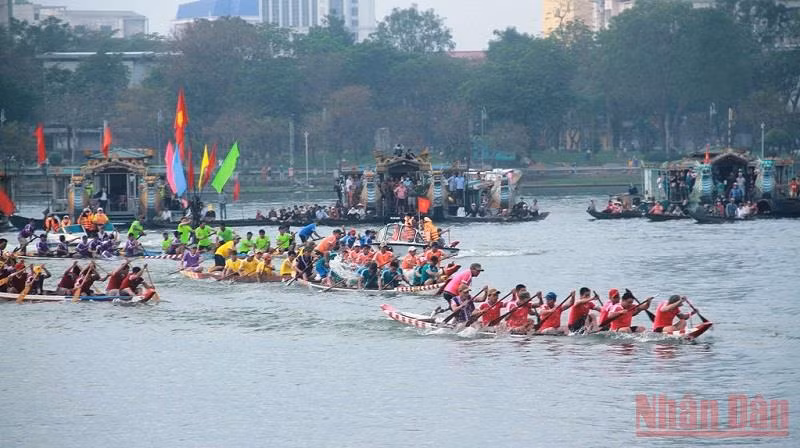 Sôi động Giải đua ghe truyền thống TP Huế lần thứ nhất -0