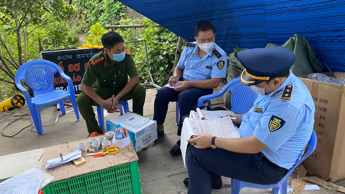 Tạm giữ hàng chục nghìn món đồ chơi không rõ nguồn gốc, xuất xứ ở Nam Định -0