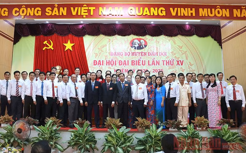 Cà Mau rút kinh nghiệm sau Đại hội trên cơ sở -0