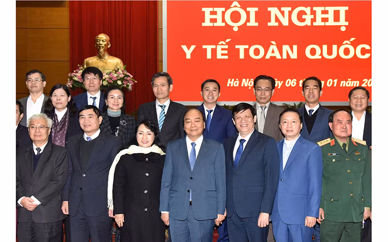 Thủ tướng Nguyễn Xuân Phúc và các đại biểu dự Hội nghị Y tế toàn quốc. Ảnh: TRẦN HẢI