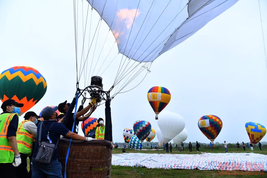 Hà Nội: Trải nghiệm bay khinh khí cầu bên sông Hồng -5