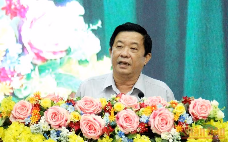 Bí thư Tỉnh ủy Vĩnh Long Bùi Văn Nghiêm phát biểu chỉ đạo tại hội nghị, sáng 20/8. (Ảnh: Bá Dũng)