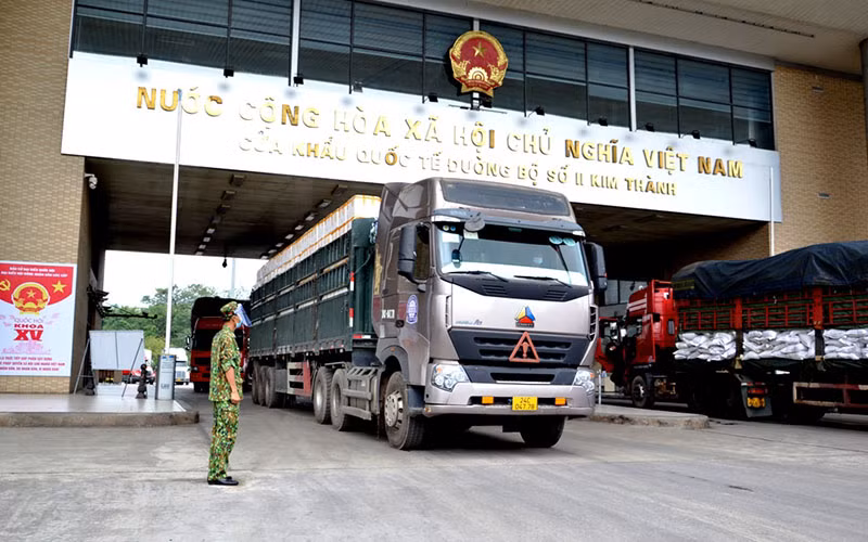Thông quan hàng hóa qua Cửa khẩu Kim Thành (Lào Cai).